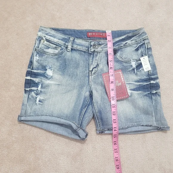 NEW Red Rivet Denim Shorts Cotten Stretch Blend Distressed Woman's Size 5 - Picture 5 of 10
